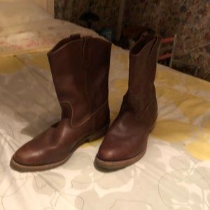 Red Wings pull on boots